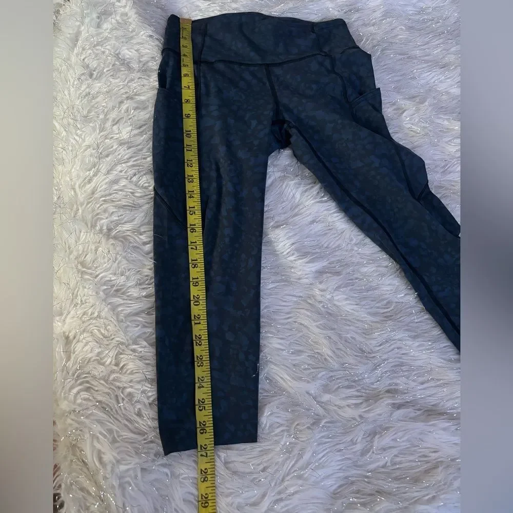 Lululemon Athletic High Rise‎ Navy and Black Patterned Con Crop Leggings Size 6